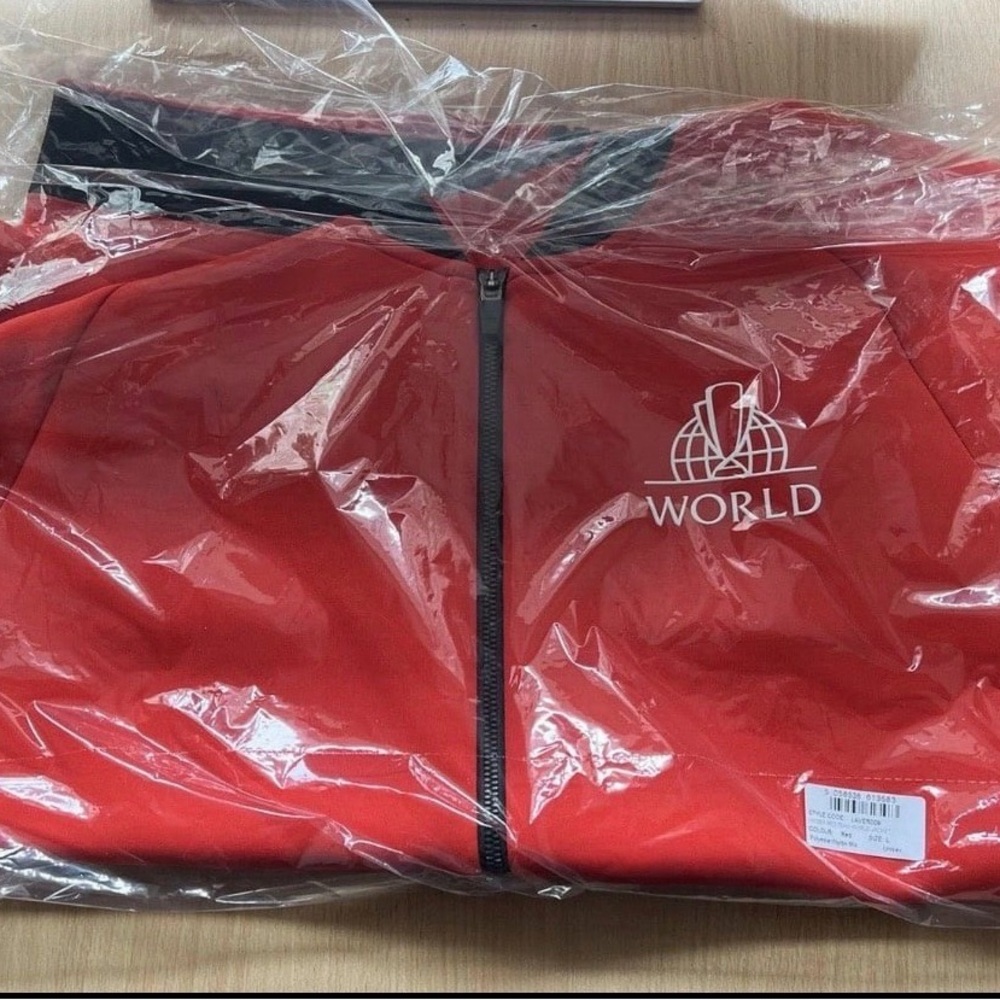 Uniqlo x Laver Cup Roger Federer Red World Logo Jacket Sz L NEW